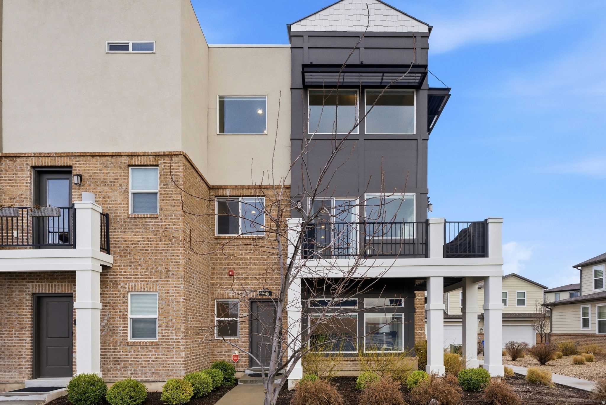 AVENUES  AT THE STATION - Residential