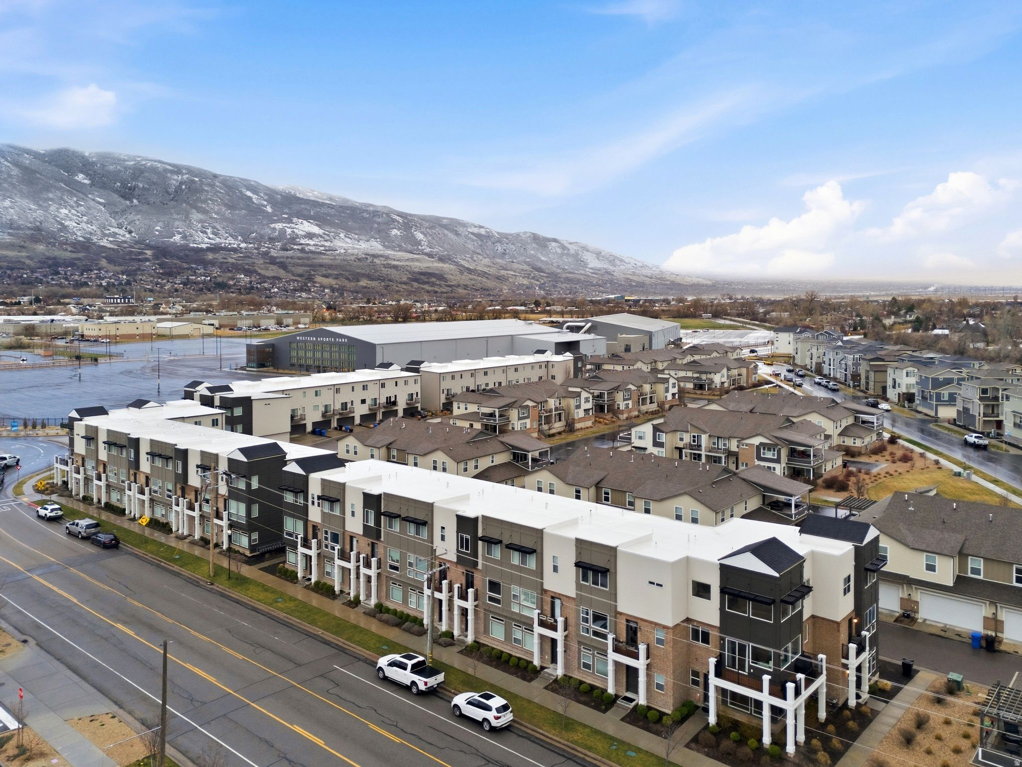 AVENUES  AT THE STATION - Residential