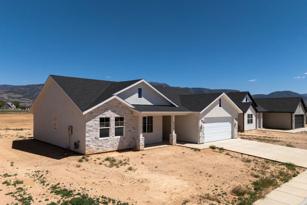 Photo of 522 S RENZE ADAMS ST, Cedar City, UT 84720 (MLS # 2176460)