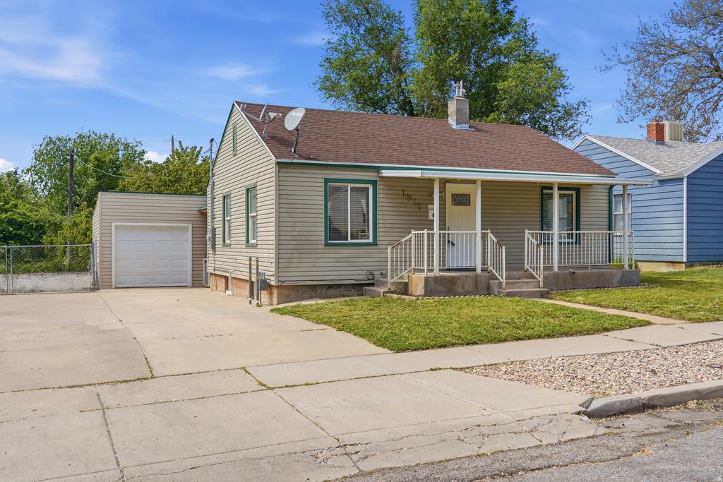 Photo of 1911 BRINKER AVE, Ogden, UT 84401 (MLS # 2153702)
