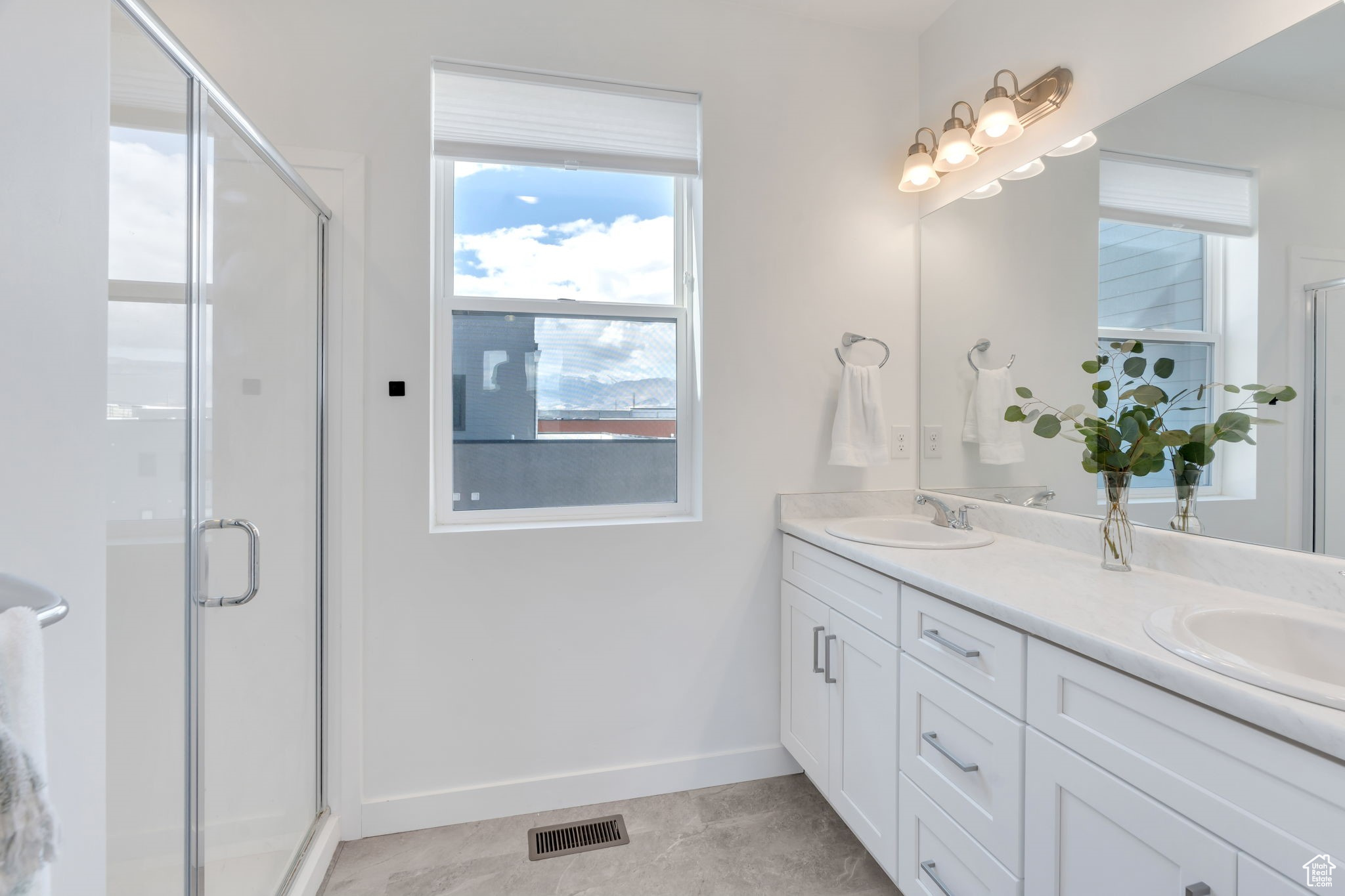 DAYBREAK - Residential