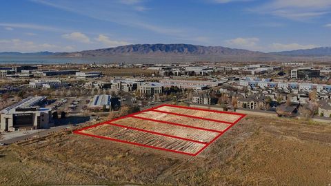 Tiny photo for 2100 W SAM WHITE LN, Pleasant Grove, UT 84062 (MLS # 2146257)