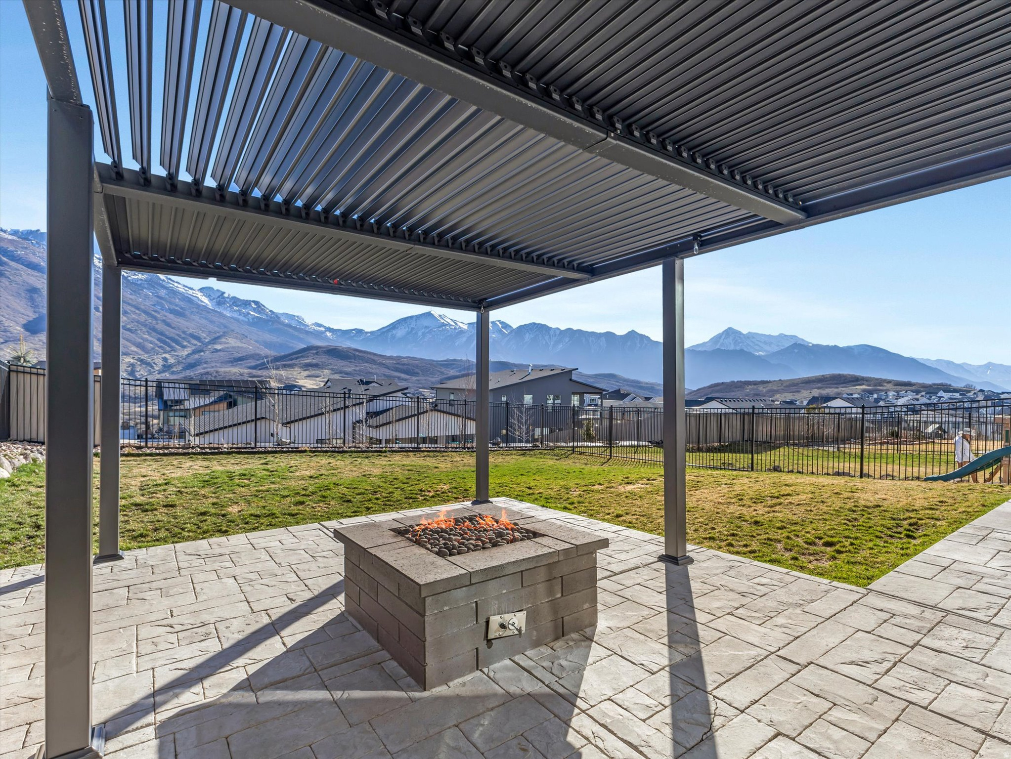 SUNCREST/EDELWEISS - Residential