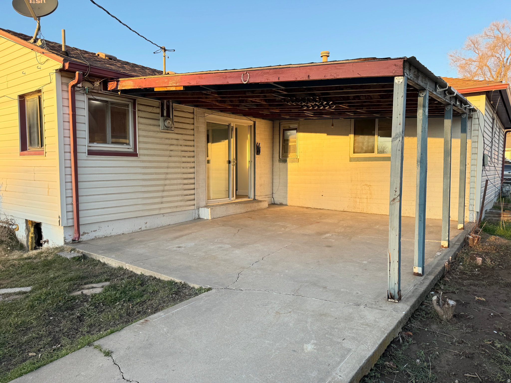 Main image without alt text