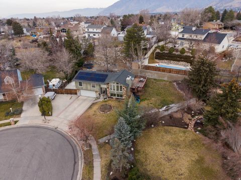 Tiny photo for 2547 E FALCON WAY, Sandy, UT 84093 (MLS # 2135440)