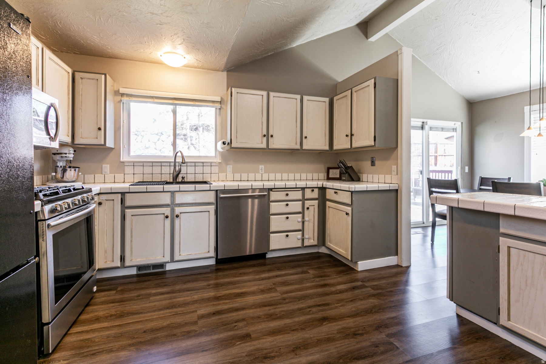 QUAIL HOLLOW - Residential