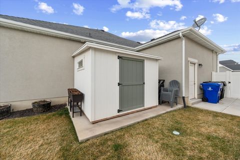 Tiny photo for 1443 W 550 S, Syracuse, UT 84075 (MLS # 2138063)