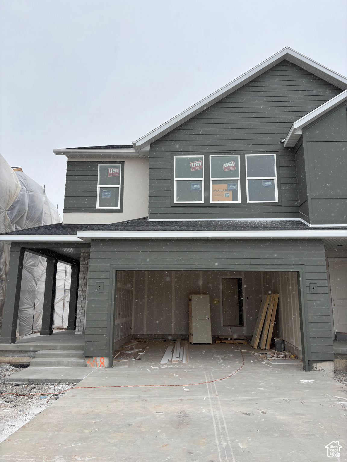 Fully finished, luxury townhome in gorgeous Mapleton. Come experience the tranquility of this amazing city. Removed from the busyness of Utah County, this community provides a quiet, yet convenient location. Tucked away in a developed community, yet provides quick and easy access to shopping, restaurants, golf, and other outdoor activities. Minutes to Spanish Fork and Springville. You can't find this much square footage for this price anywhere else in Mapleton. Builder offering $15,000 in closing costs or rate buy down.