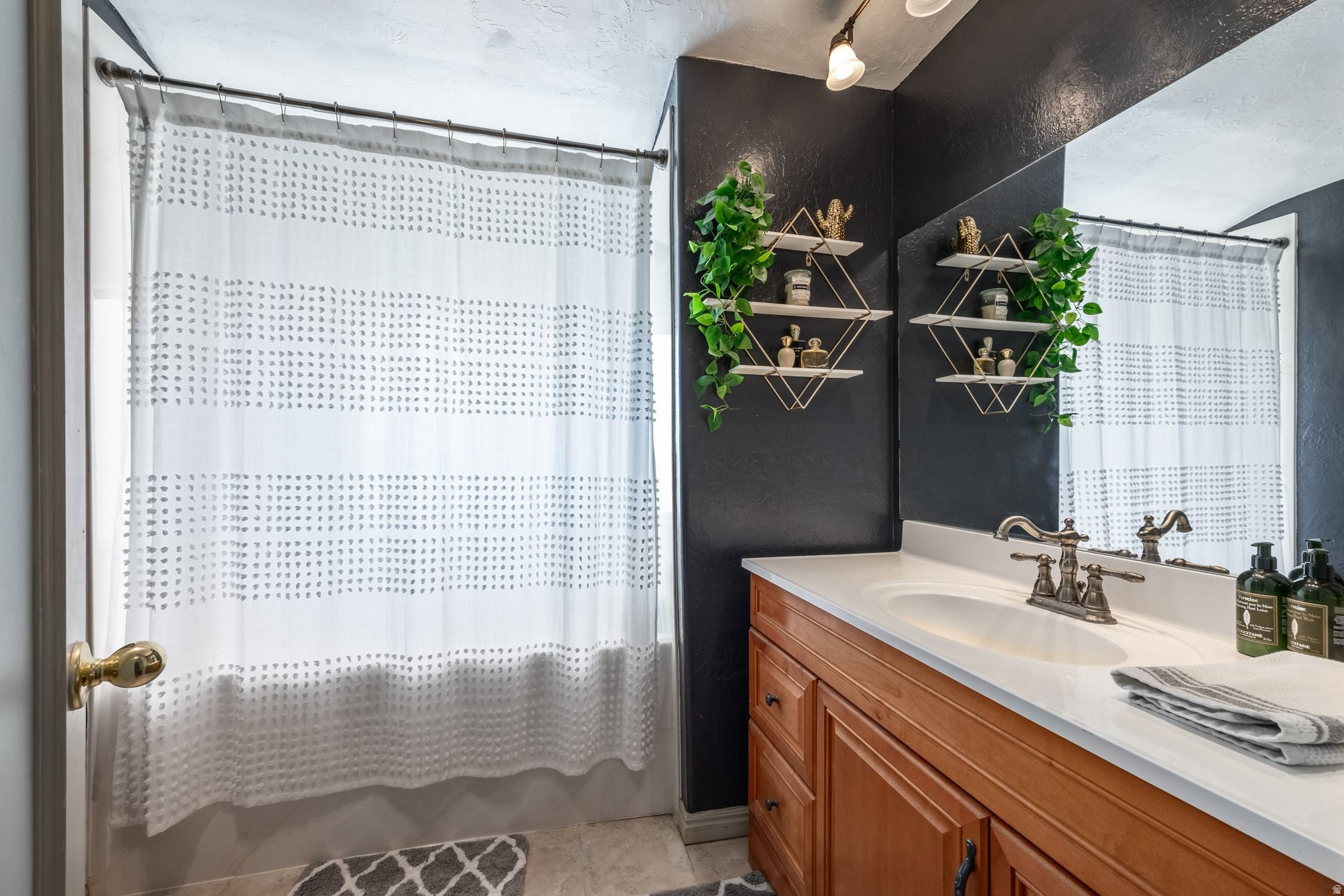 NORTH SUMMIT - Residential