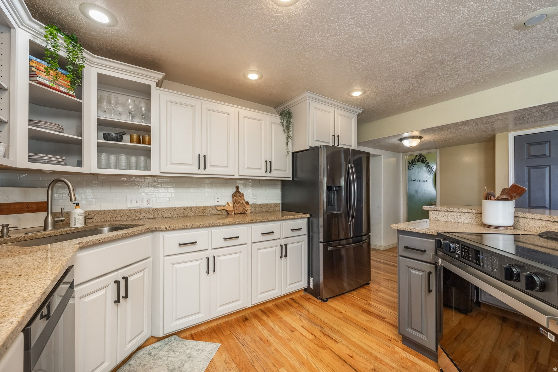 NORTH SUMMIT - Residential