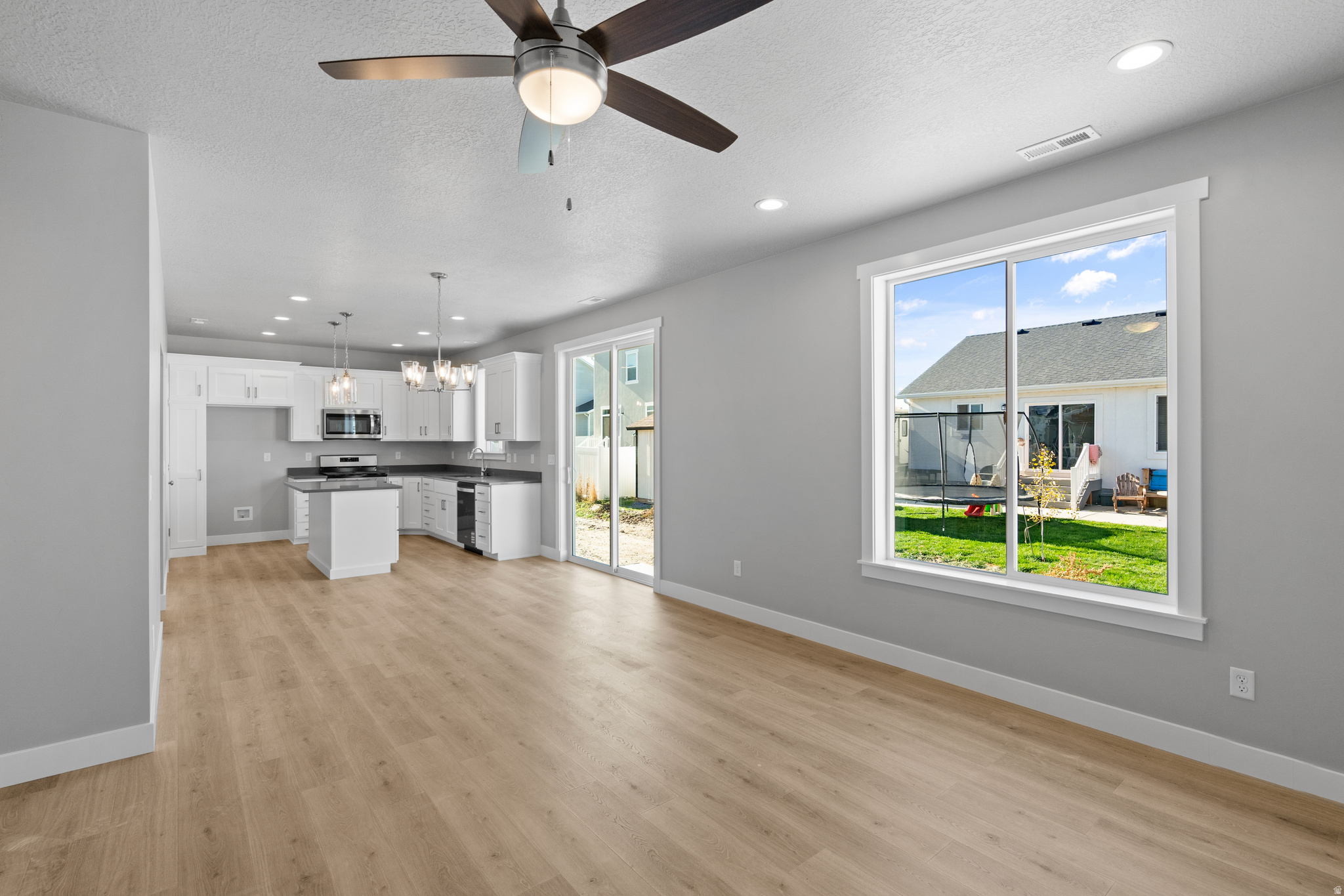 APPLE HOLLOW - Residential