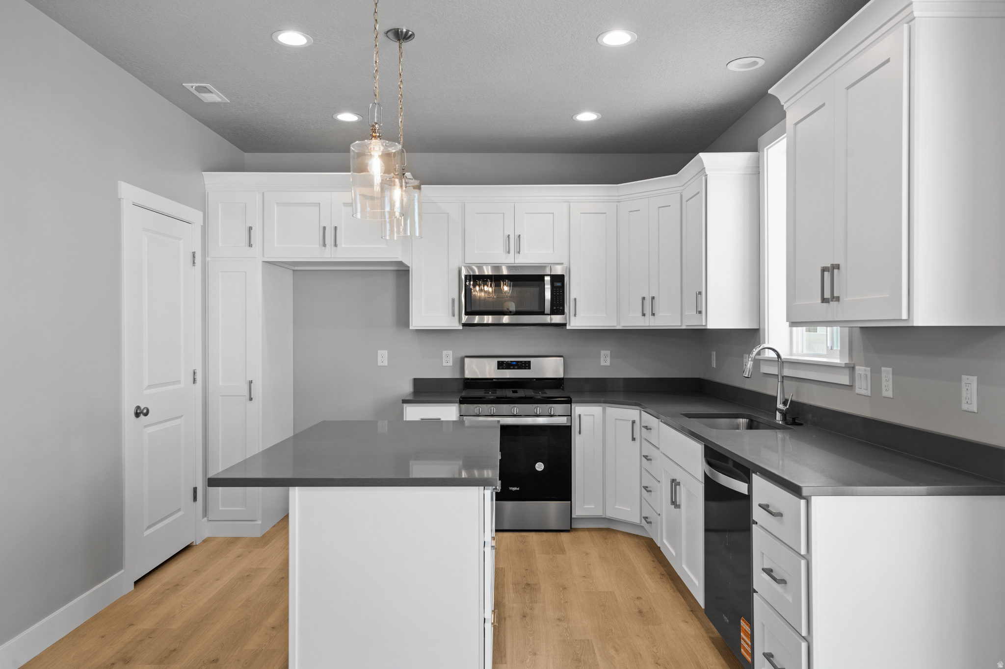 APPLE HOLLOW - Residential