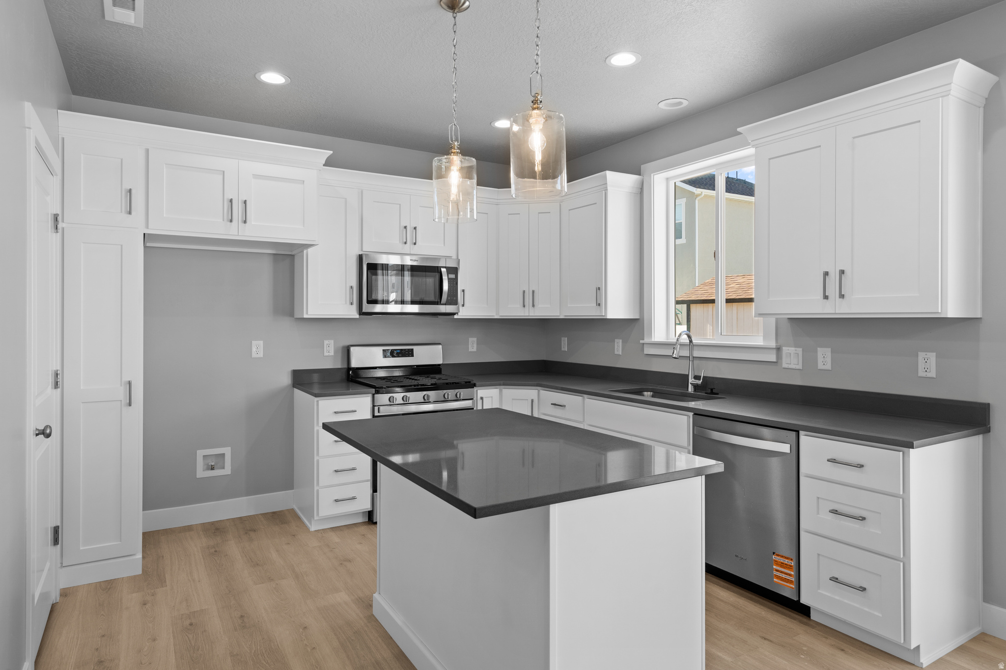 APPLE HOLLOW - Residential