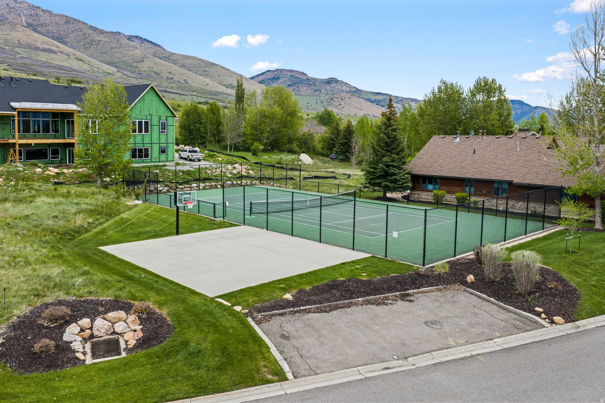 TRAPPERS RIDGE - Residential
