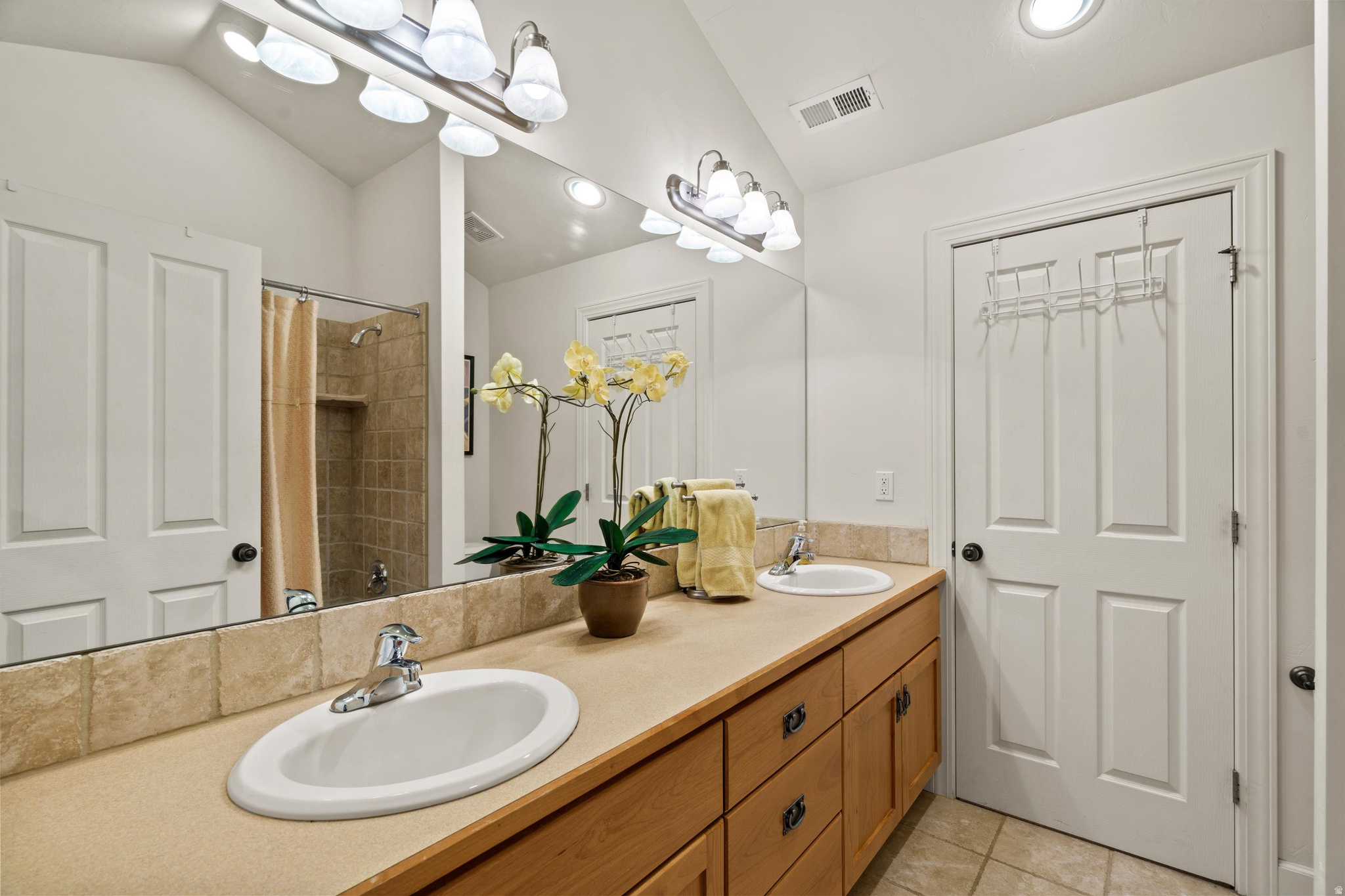 TRAPPERS RIDGE - Residential