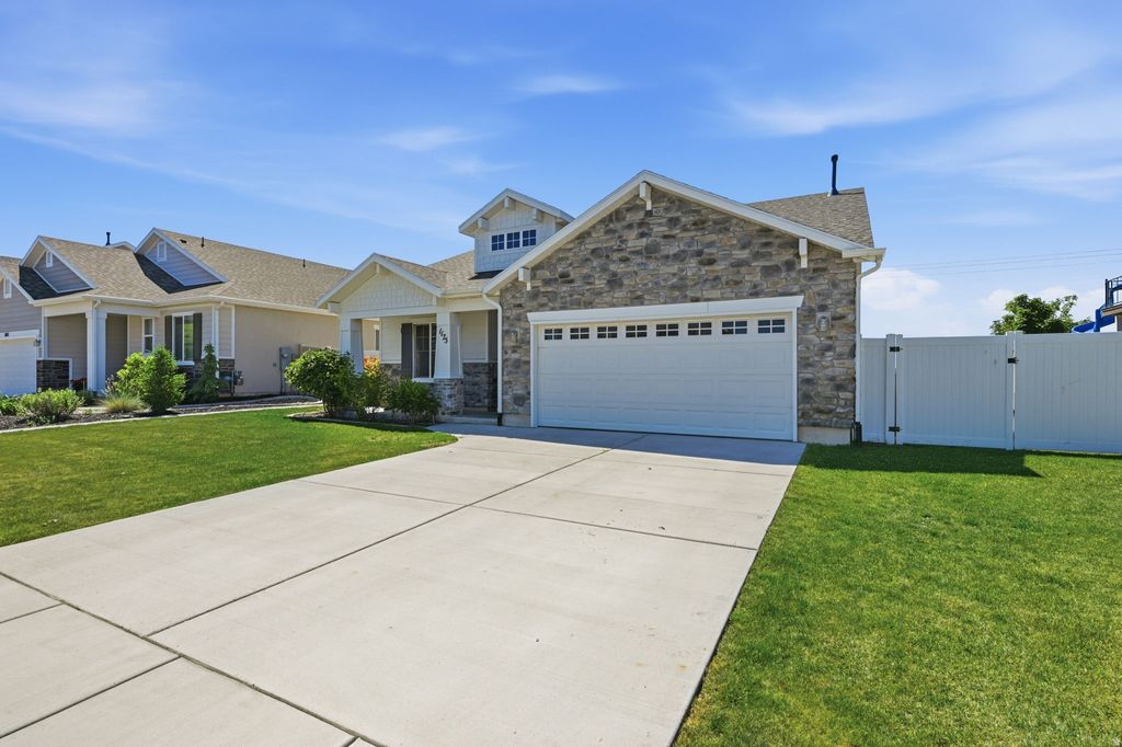 Photo of 1175 W SILVER HOLLOW RD, Syracuse, UT 84075 (MLS # 2158640)