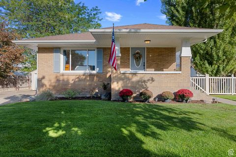 Tiny photo for 150 N 100 E, Payson, UT 84651 (MLS # 2114776)