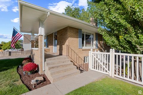 Tiny photo for 150 N 100 E, Payson, UT 84651 (MLS # 2114776)