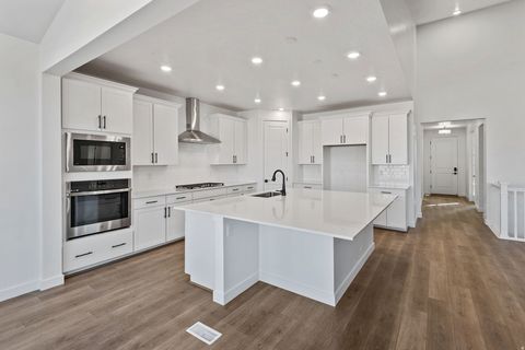 Photo of 3095 E 1000 S #304, Spanish Fork, UT 84660 (MLS # 2127735)