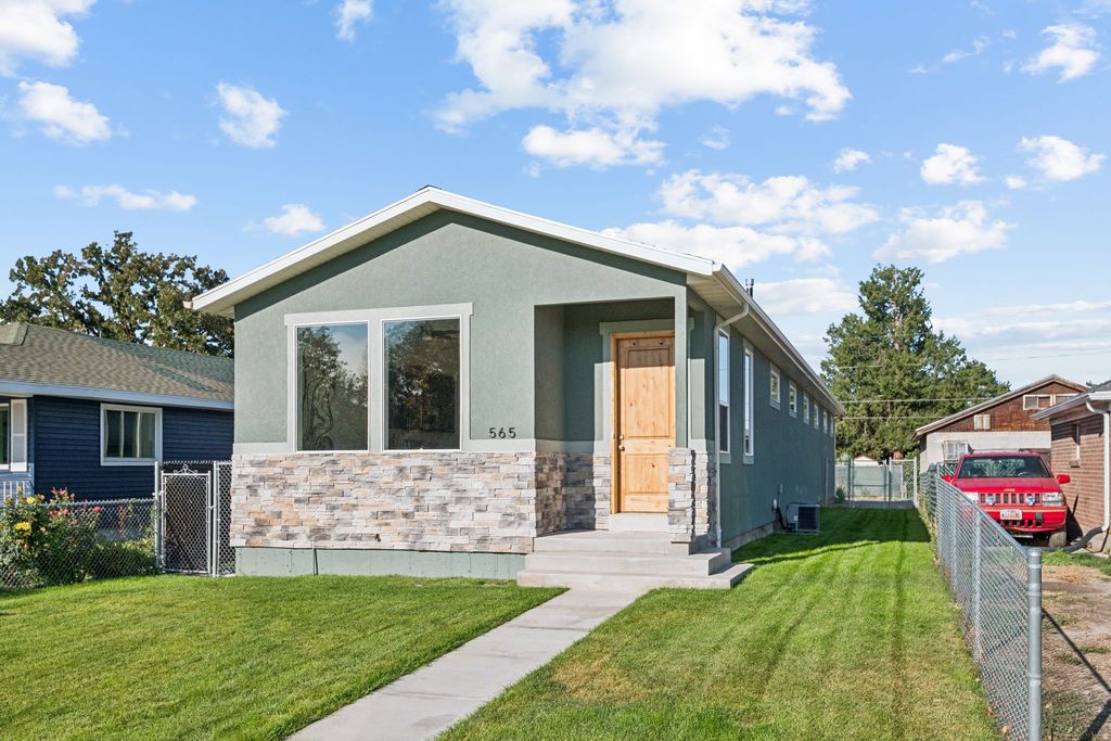 Photo of 565 N 1200 W, Salt Lake City, UT 84116 (MLS # 2128502)