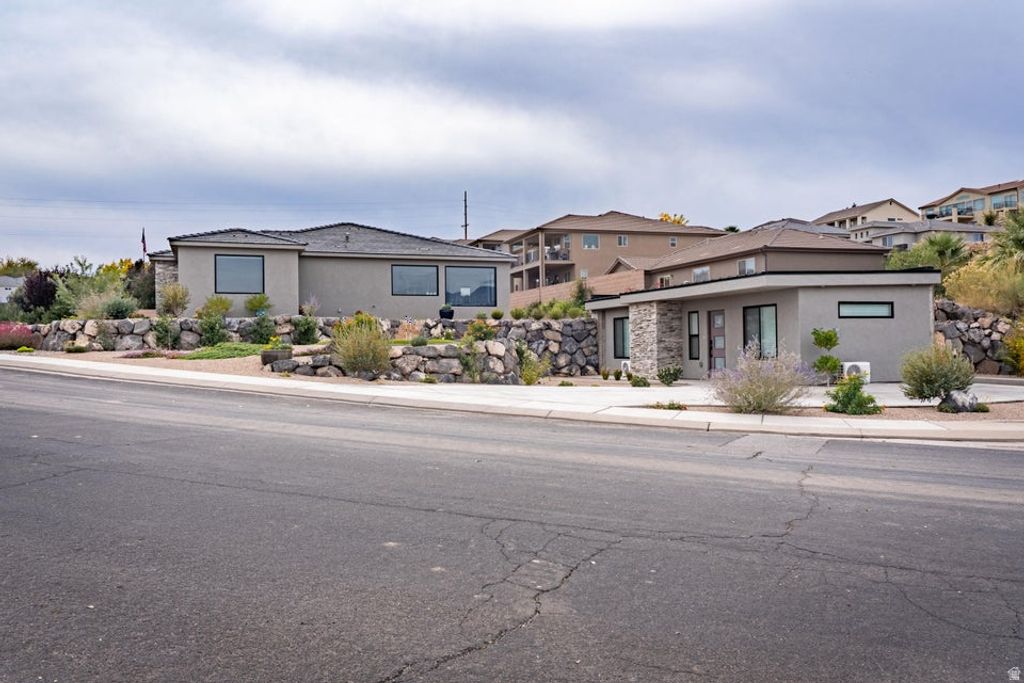 Photo of 1245 N MAIN ST, Hurricane, UT 84737 (MLS # 2143363)