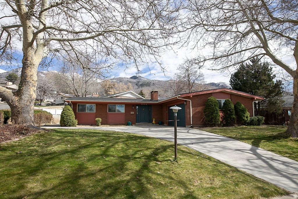 Photo of 888 THORNFIELD RD, Kaysville, UT 84037 (MLS # 2142169)
