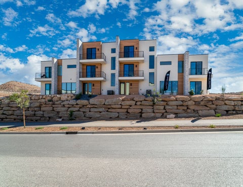 Townhouse For Sale - 2770 Becco Trl #62<br/> St. George, UT 84770
