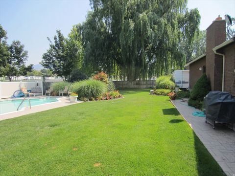 Tiny photo for 1033 E 825 N, Layton, UT 84040 (MLS # 2137433)