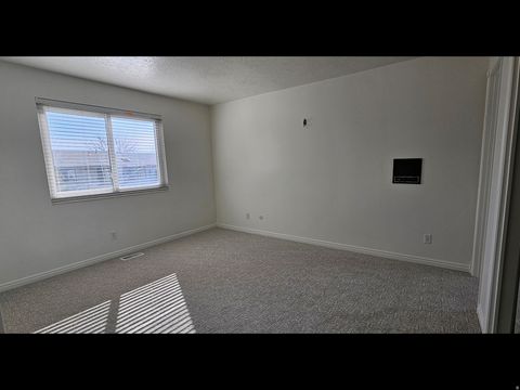 Tiny photo for 1033 E 825 N, Layton, UT 84040 (MLS # 2137433)