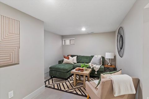 Tiny photo for 186 N 300 E, Clearfield, UT 84015 (MLS # 2131736)