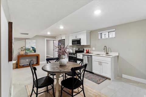 Tiny photo for 186 N 300 E, Clearfield, UT 84015 (MLS # 2131736)