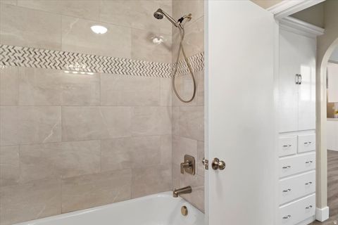 Tiny photo for 186 N 300 E, Clearfield, UT 84015 (MLS # 2131736)