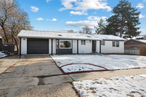 Photo of 1973 S DAVIS BLVD, Bountiful, UT 84010 (MLS # 2125859)
