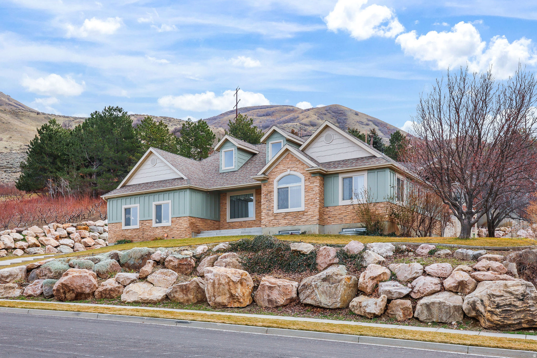 ORCHARD HILLS - Residential