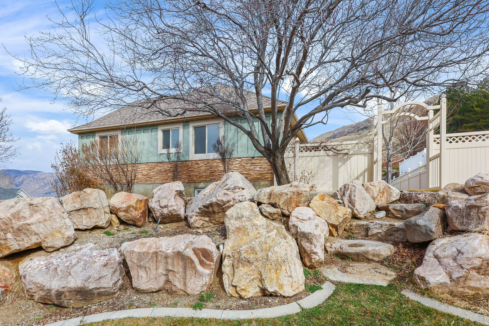 ORCHARD HILLS - Residential