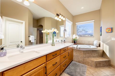 Tiny photo for 687 N 380 W, La Verkin, UT 84745 (MLS # 2158932)