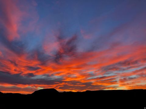 Tiny photo for 687 N 380 W, La Verkin, UT 84745 (MLS # 2158932)