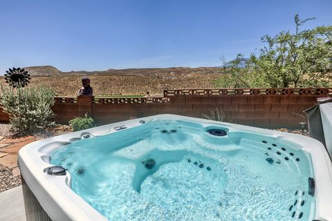 Tiny photo for 687 N 380 W, La Verkin, UT 84745 (MLS # 2158932)