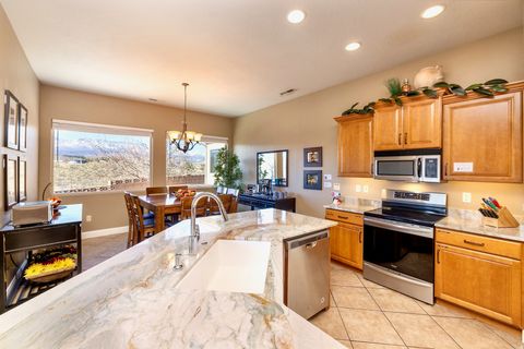 Tiny photo for 687 N 380 W, La Verkin, UT 84745 (MLS # 2158932)
