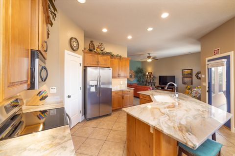 Tiny photo for 687 N 380 W, La Verkin, UT 84745 (MLS # 2158932)