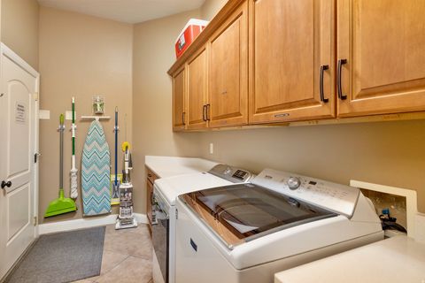 Tiny photo for 687 N 380 W, La Verkin, UT 84745 (MLS # 2158932)