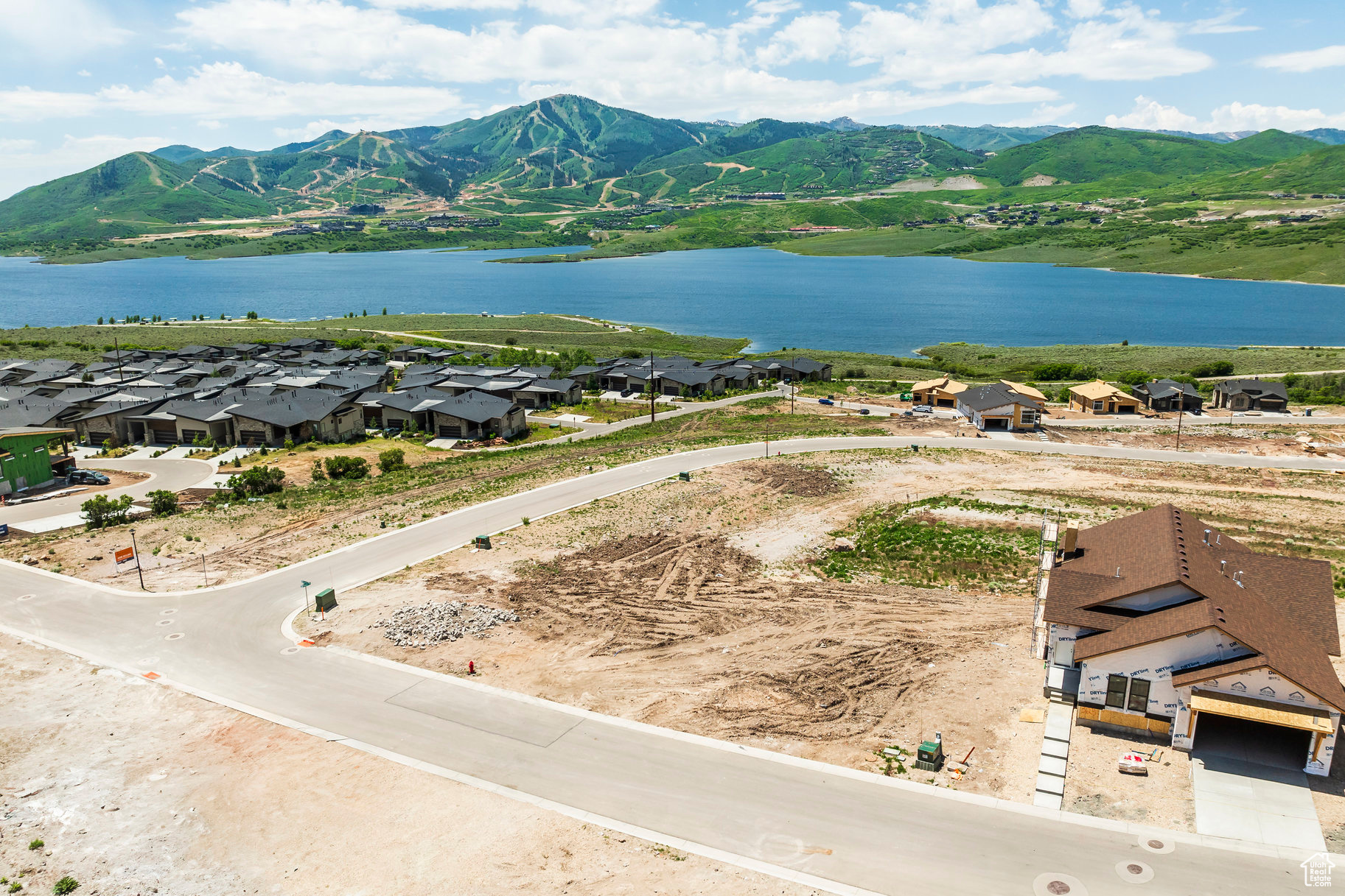 LAKEVIEW ESTATES - Residential