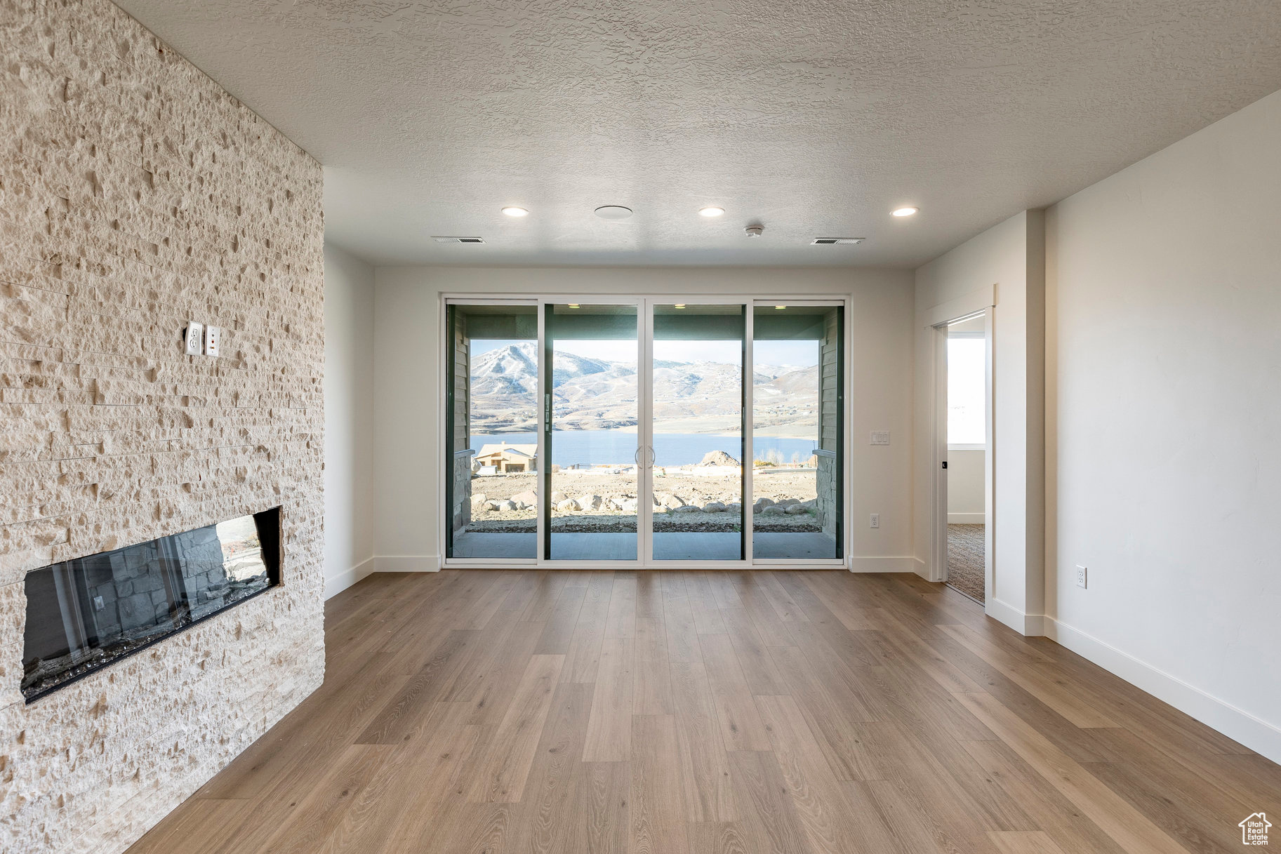 LAKEVIEW ESTATES - Residential