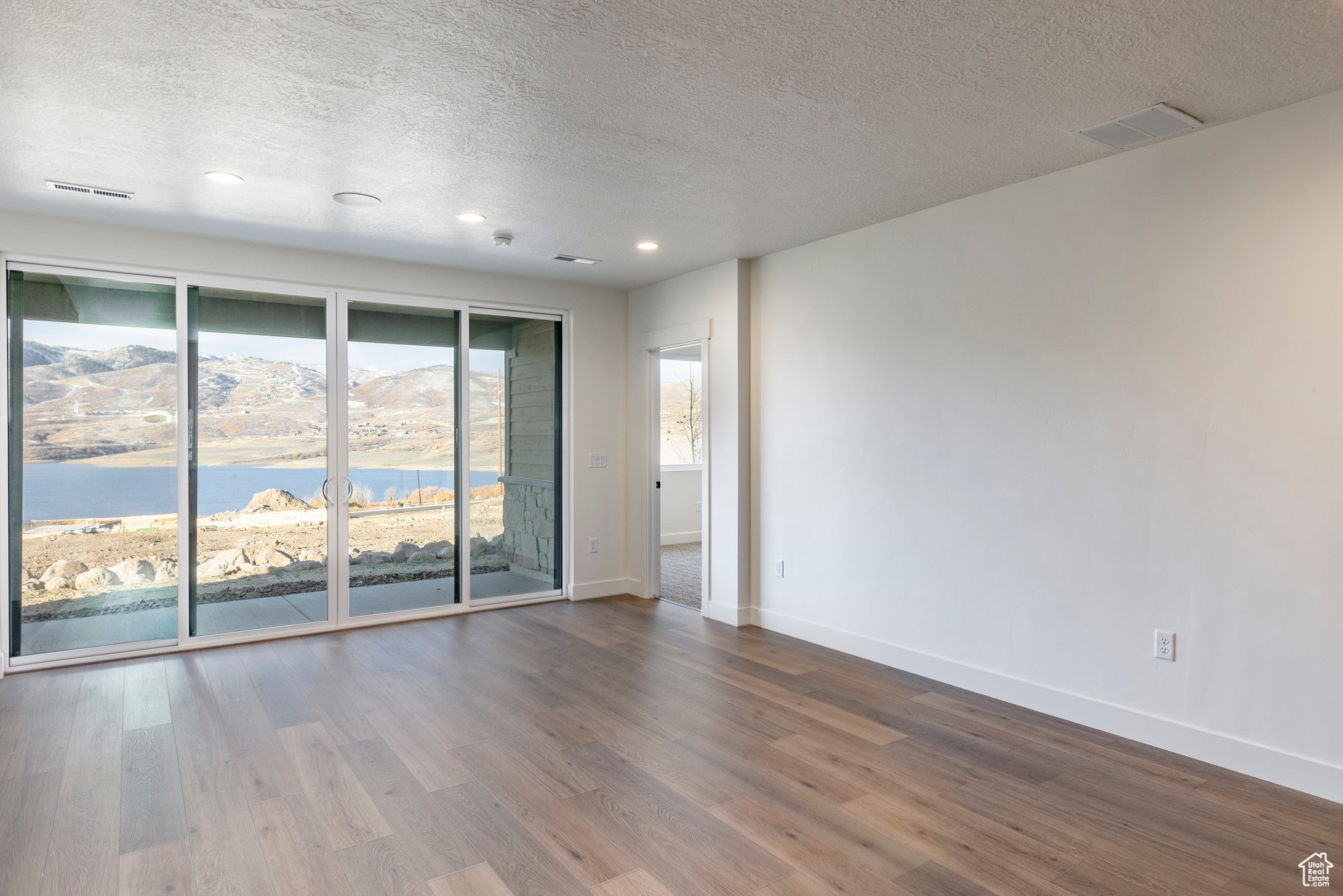 LAKEVIEW ESTATES - Residential