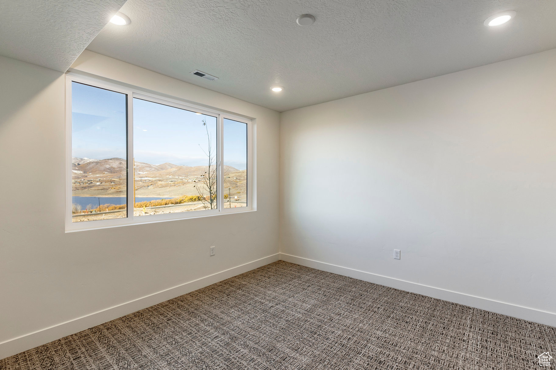 LAKEVIEW ESTATES - Residential