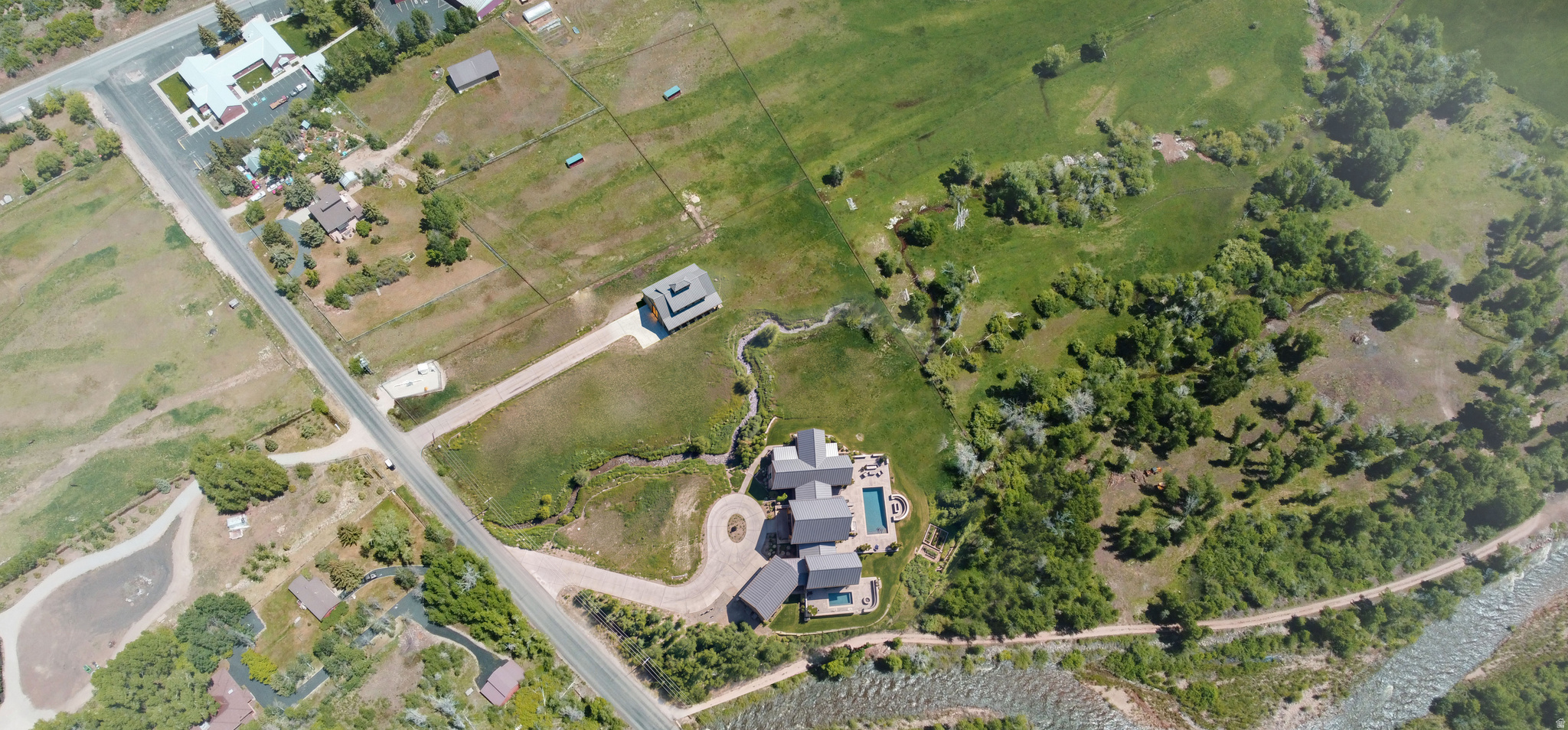 SOUTH SUMMIT - Land