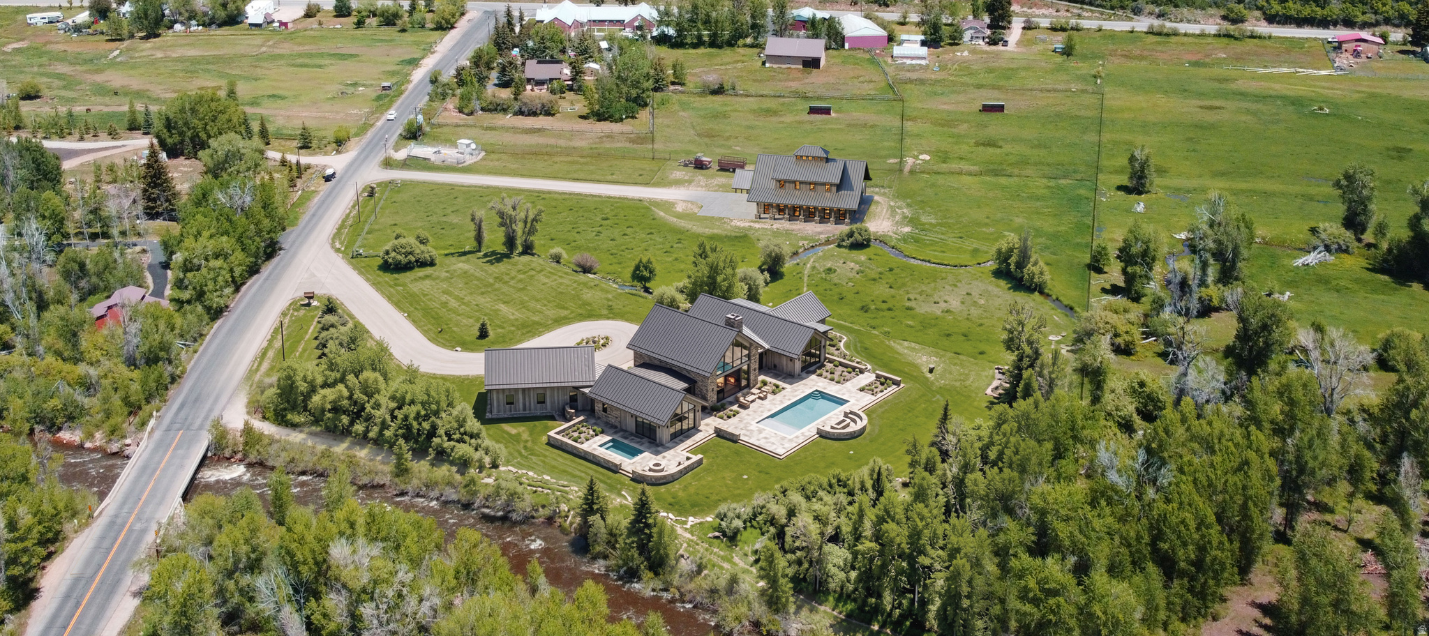 SOUTH SUMMIT - Land