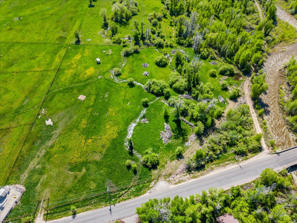 SOUTH SUMMIT - Land