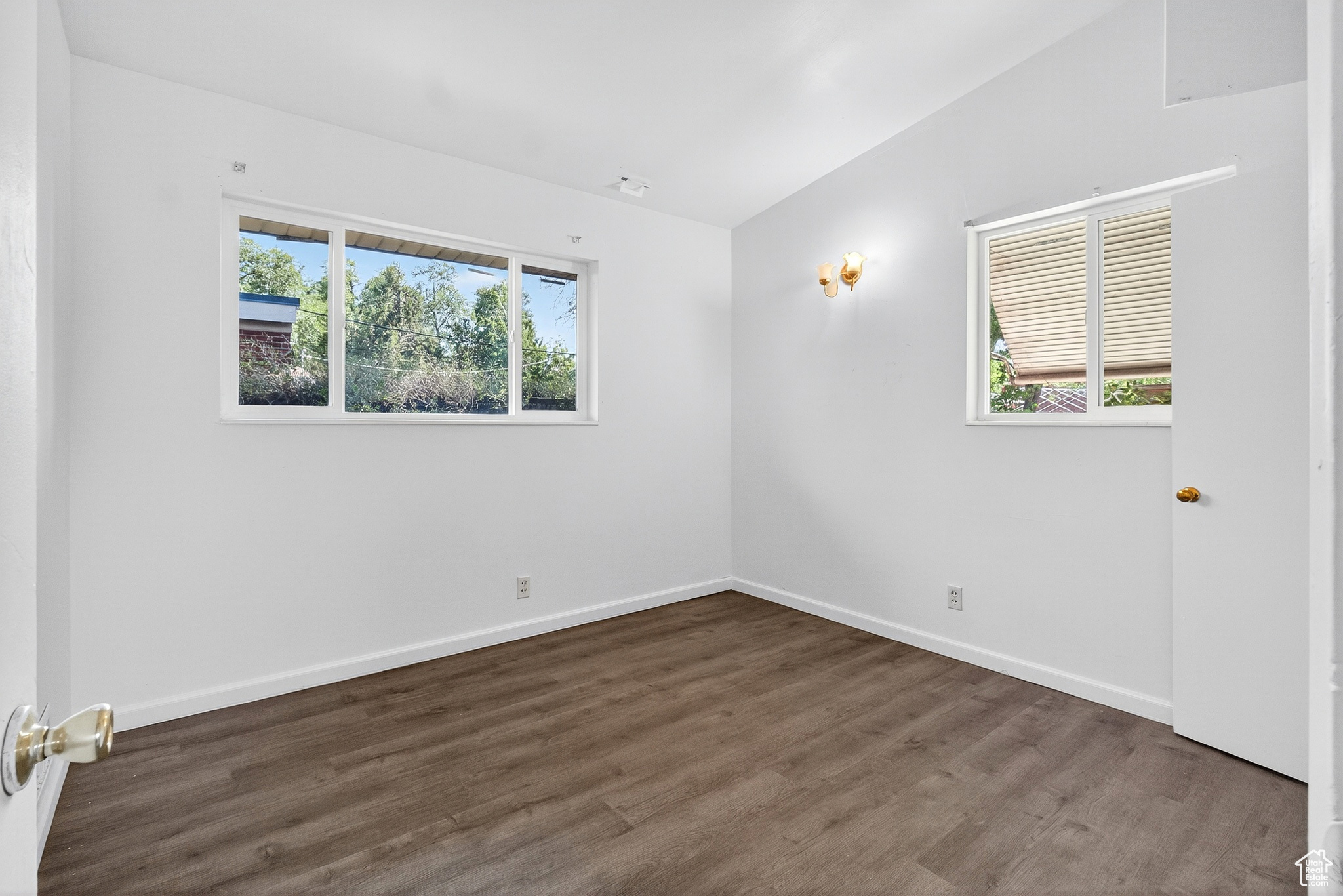 ALLEY ABUTTI - Residential