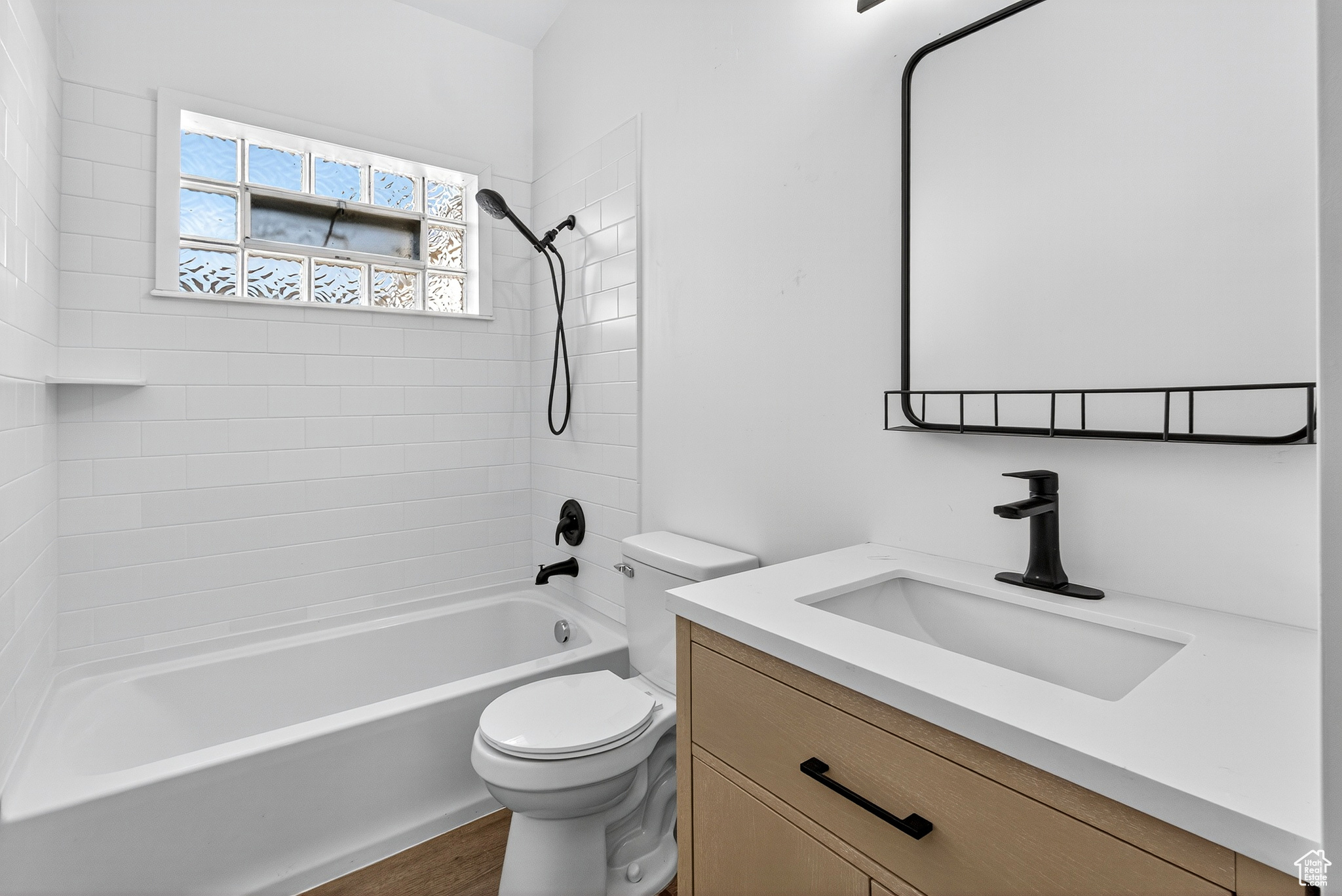 ALLEY ABUTTI - Residential